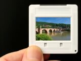 Dia mit Brückenmotiv in Nahaufnahme | Dias digitalisieren lassen